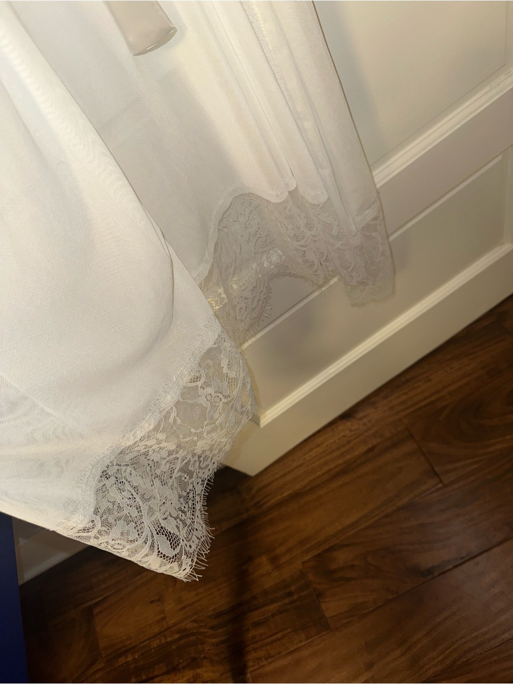 White Lace Robe - Picture 3 of 6